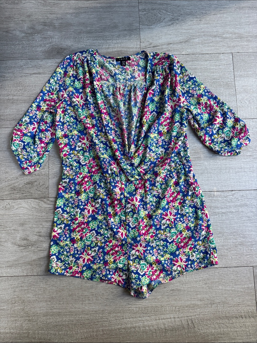 UK2LA Floral V-Neck Short Romper in Blue, Pink & Green Size Medium